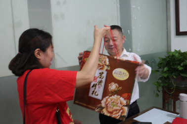 又是中秋月圓時，情系員工送祝福！