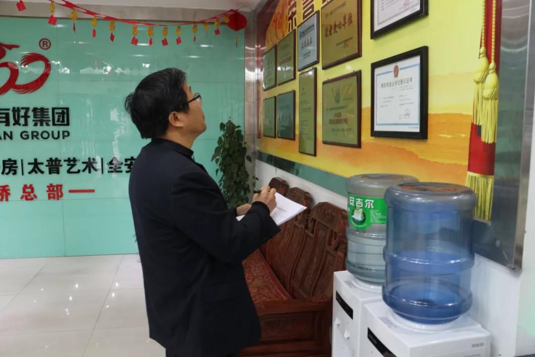 熱烈歡迎市教委交叉檢查組及區(qū)教委領(lǐng)導(dǎo)蒞臨百年教育指導(dǎo)工作！
