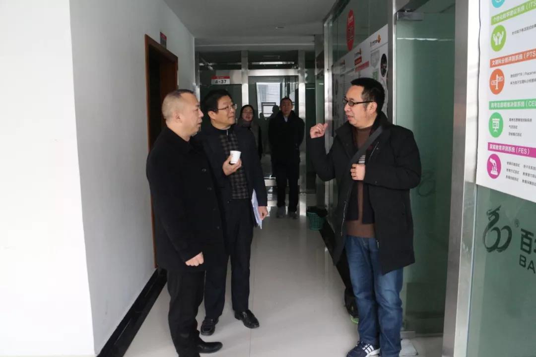 熱烈歡迎市教委交叉檢查組及區(qū)教委領(lǐng)導(dǎo)蒞臨百年教育指導(dǎo)工作！